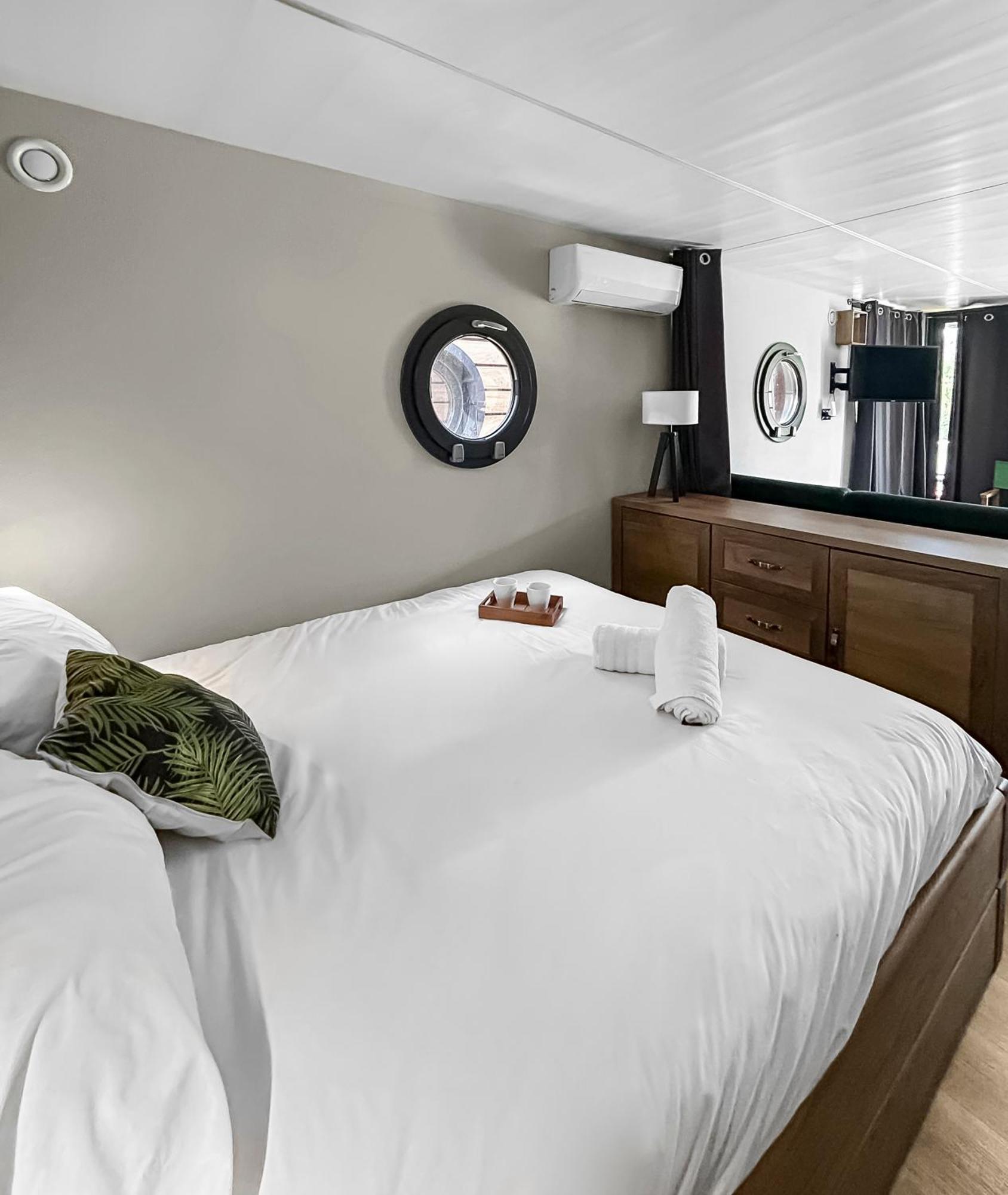 Hotel Sejour Unique Sur Un Bateau "Marius" Vauvert Exterior foto